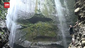 VIDEO: Berwisata Akhir Pekan Di Air Terjun Madakaripura