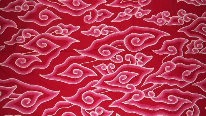 Motif Batik Mega Mendung berupa awan perlambang pembawa air hujan untuk kehidupan