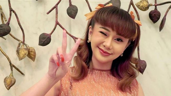 Denise Chariesta mengaku pernah menjadi orang ketiga dengan seorang pria berinisial R yang merupakan suami dari seorang artis.