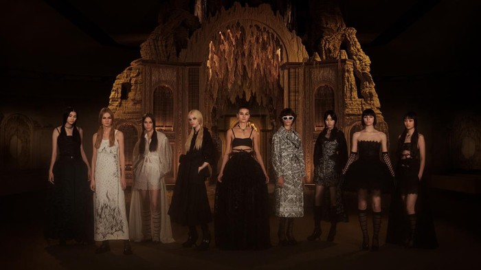 Terinspirasi Ratu Prancis, Dior Buat Korset Jadi Lebih Modern di Koleksi Spring/Summer 2023 Terinspirasi Ratu Prancis, Dior Buat Korset Jadi Lebih Modern di Koleksi Spring/Summer 2023