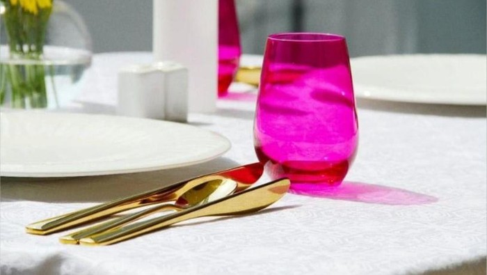 Supaya Elegan Seperti Ratu dan Putri Raja, Ini Etika Saat Makan atau Table Manners yang Perlu Kamu Lakukan Supaya Elegan Seperti Ratu dan Putri Raja, Ini Etika Saat Makan atau Table Manners yang Perlu Kamu Lakukan