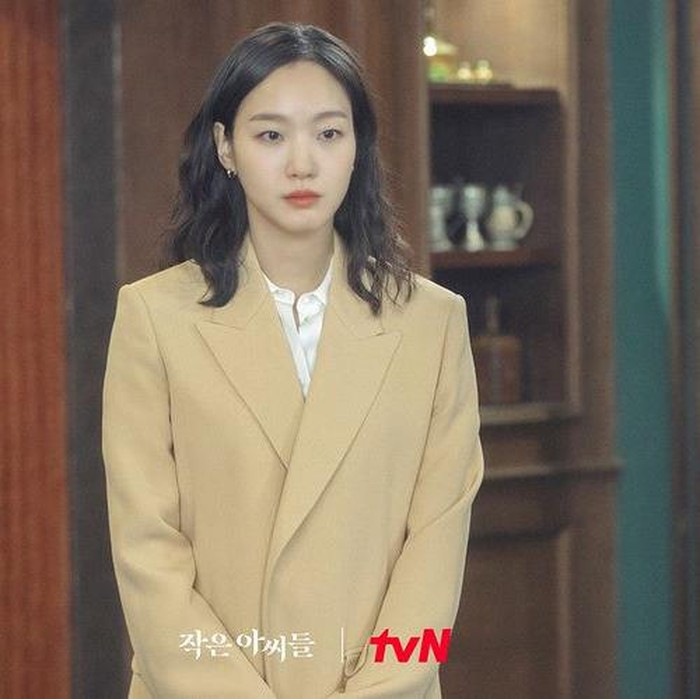 Harga outfit Kim Go Eun di drama Little Women yang berkisar hanya Rp1 jutaan saja (Kim Go Eun/Foto: instagram.com/tvn_drama) Transformasi Aktris Kim Go Eun yang Bikin Pangling!