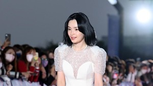 Simak Gaya Para Selebriti Korea di APAN Star Awards 2022, Penuh Pesona dan Elegan