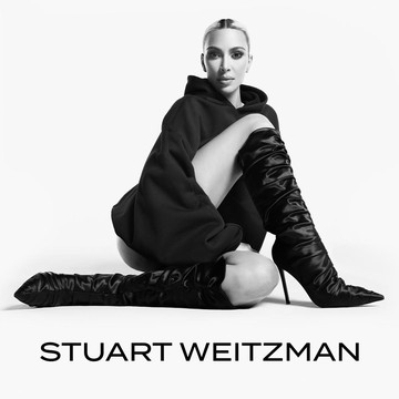 Simak Aksi Kim Kardashian Jadi Bintang Iklan Label Stuart Weitzman