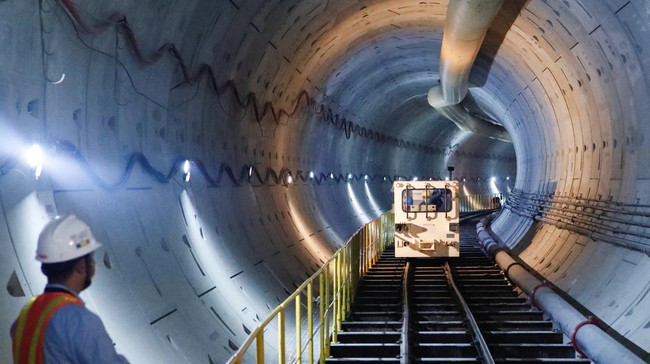 Inggris Akan Gelontorkan Rp17 T untuk MRT Fase 3 Inggris berencana menggelontorkan Rp17,8 triliun untuk pembangunan proyek MRT fase 3 yang membentang sepanjang 84,1 kilometer.
