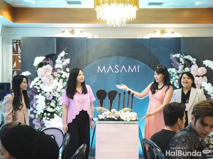 Siap Traveling Lagi dengan Make Up Flawless? Jangan Lupa Bawa Kuas Ini, Bun
