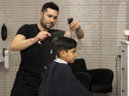 7 Model Rambut Panjang Anak Laki-laki, Adakah yang Cocok untuk Jagoan Bunda?