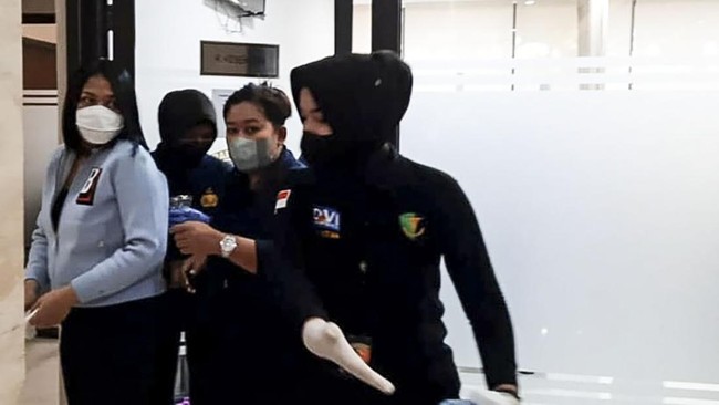Pemeriksaan kesehatan terhadap istri mantan Kadiv Propam Polri Ferdy Sambo itu berjalan kurang lebih selama satu jam.