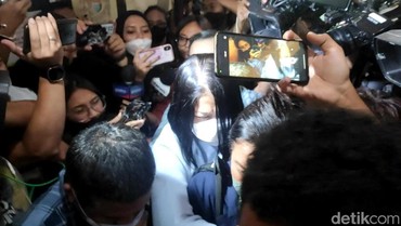 img-title Putri Candrawathi Resmi Ditahan