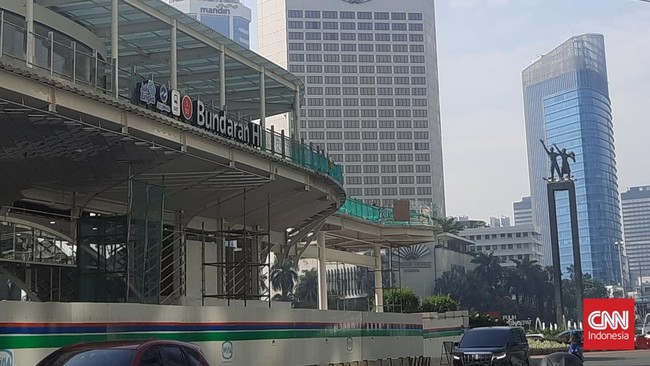 Wagub DKI Jakarta Ahmad Riza Patria bakal mempertimbangkan usulan Sejarawan JJ Rizal yang meminta proyek revitalisasi Halte Transjakarta Bundaran HI dihentikan.