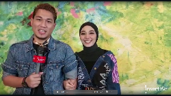 Senang Kenakan Batik, Rizal Armada dan Istri Tetap Tampil Kasual