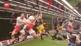VIDEO: Luis Figo Main Bola di Gravitasi Nol