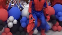 <p>Aqli tampak sangat gembira mengenakan kostum Spiderman. Selamat ulang tahun dan semoga panjang umur ya! (Foto: Instagram Ayu Dewi)</p>