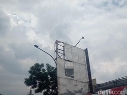 Penampakan Baliho di Bandung Usai Lenyapnya Kuntilanak