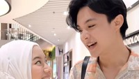 <p>Dinda juga meminta doa kepada netizen untuk kehamilannya ini. Diketahui calon bayinya berjenis kelamin perempuan nih Bunda. Mohon doa nya ya teman-teman semua.. semoga kami menjadi orang tua yang bertanggung jawab atas amanah yang di berikan Allah saat ini, semoga janin nya sehat sampai nanti lahiran.. Dan yang pasti , semoga yang masih belum memiliki keturunan, kita doakan segera di titipkan oleh Allah, aamiinn ya Allah," ucapnya. (Foto: Instagram @dindahw/@rey_mbayang)</p>