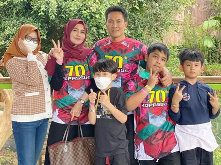 Jadi Orang Tua Sambung, Begini Cara Juliana Moechtar & Suami Menyatukan Anak
