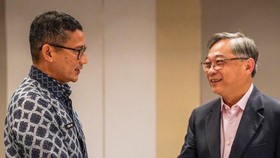 img-title Bahas Wisata Cruise, Sandiaga Kunjungi Gan Kim Yong di Singapura