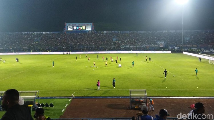 Persiapan laga Arema FC dan Persebaya di Stadion Kanjuruhan
