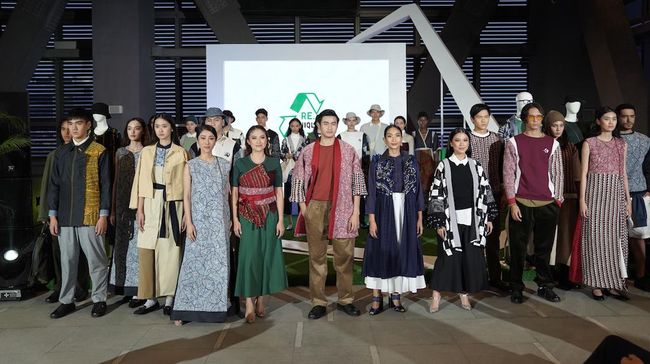 Sustainable fashion bisa dilakukan dengan cara mendaur ulang busana yang sudah tak terpakai menjadi busana baru yang layak pakai.