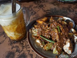 Jangan Ngeres Dulu! Rujak Yuk Bawok di Mojokerto Memang Legit dan Nikmat