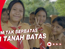 Senyum Manis Siswa SD di Perbatasan Kalbar-Malaysia
