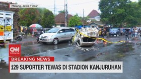 VIDEO: Bangkai-bangkai Kendaraan Masih Tergeletak di Area Kanjuruhan