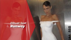 Bella Hadid Tampil Memukau Pakai Gaun Semprot di Paris Fashion Week