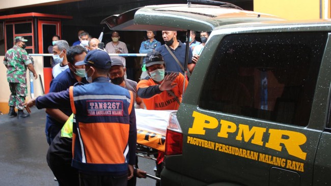 Korban meninggal tragedi Stadion Kanjuruhan (1 Oktober 2022) bertambah satu orang. Dengan demikian hingga kini jumlah korban meninggal menjadi 132 orang.