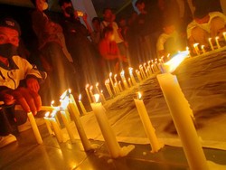 Suporter Bola di Lampung Bakar Lilin atas Peristiwa Kanjuruhan