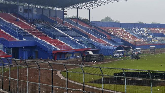 Presiden Jokowi meminta Menteri Pekerjaan Umum dan Perumahan Rakyat (PUPR) untuk mengaudit total seluruh stadion di Indonesia.