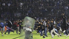 Jokowi Tinjau Kanjuruhan: Problem di Pintu Terkunci dan Tangga Curam