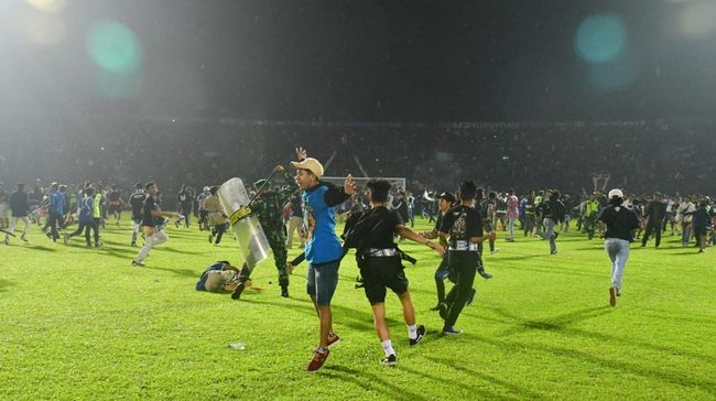 Warganet menyatakan belasungkawanya atas tragedi di laga Arema vs Persebaya Surabaya. 