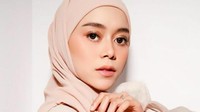 Video Call dengan Rossa, Wajah Lesti Kejora Terlihat Sembap dengan Senyum Manis