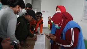 Ibu Maeri Masih Mencari Putrinya Usai Tragedi Kanjuruhan