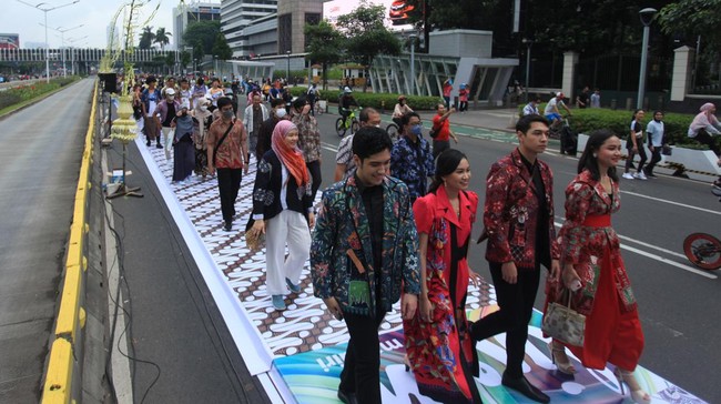 FOTO: Gema Indonesia Rayakan Hari Batik Nasional