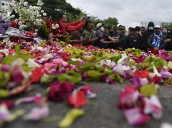 Arema Tabur Bunga dan Doa Bersama untuk Korban Tragedi Kanjuruhan