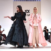 Potret Koleksi Klamby yang Tampil di London Fashion Week! Ada Patricia Gouw