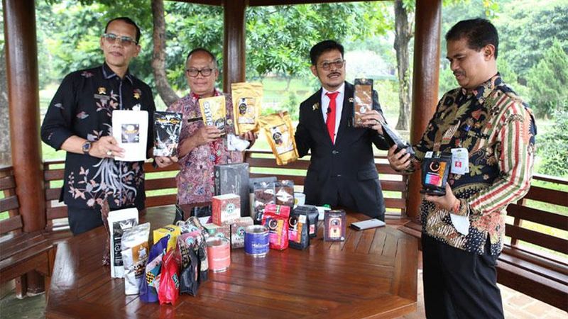 Menteri Pertanian Syahrul Yasin Limpo (Mentan SYL) mengajak masyarakat Indonesia untuk melakukan penanaman kopi lebih massif lagi.