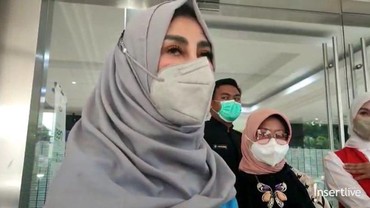 img-title Ibunda Raffi Ahmad Ungkap Kronologi Meninggalnya Mami Popon