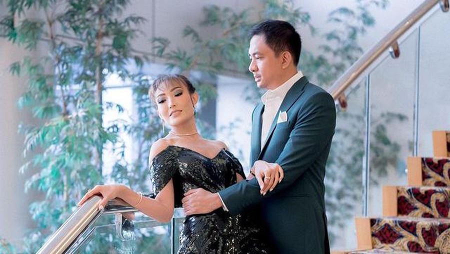 Ayu Dewi dan Regi Datau