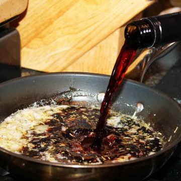 img-title 7 Daftar Bahan Makanan Haram dengan Alkohol dan Alternatif Pengganti Halal yang Tak Kalah Enak