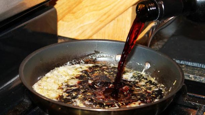 7 Daftar Bahan Makanan Haram dengan Alkohol dan Alternatif Pengganti Halal yang Tak Kalah Enak 7 Daftar Bahan Makanan Haram dengan Alkohol dan Alternatif Pengganti Halal yang Tak Kalah Enak