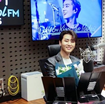 Multitalenta, Sederet Idol K-Pop Ini Juga Berbakat Menjadi DJ Radio!