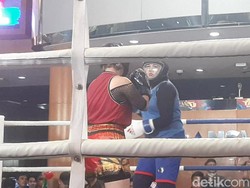 Adu Tinju, Elly Sugigi Bikin Irma Darmawangsa Bergetar di Ronde Pertama