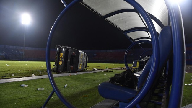 Kapolri Jenderal Listyo Sigit Prabowo membeberkan fakta PT Liga Indonesia Baru terakhir kali melakukan verifikasi Stadion Kanjuruhan tahun 2020.