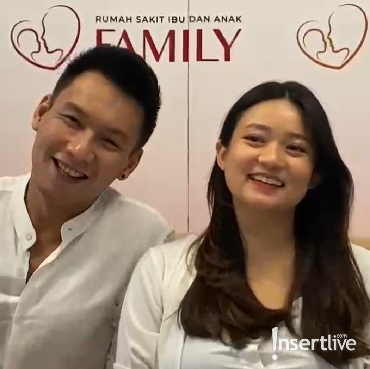 Penantian 5 Tahun, Fendy Chow dan Stella Cornelia Dikaruniai Anak Pertama