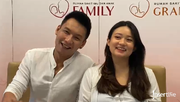 img-title Penantian 5 Tahun, Fendy Chow dan Stella Cornelia Dikaruniai Anak Pertama