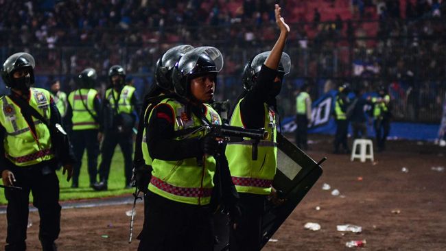 Kadiv Humas Polri Irjen Dedi Prasetyo menyebut temuan itu berdasarkan hasil pendalaman terhadap 32 kamera CCTV yang ada di Stadion Kanjuruhan, Malang.
