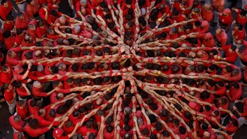 FOTO: Kompetisi Bangun Menara Manusia Tertinggi di Spanyol