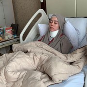 Lesti Kejora Pakai Penyangga Leher Usai Kabar KDRT Merebak, Ini Lho Fungsinya!